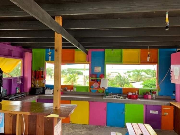 Travellers Palm Backpackers Hostel Caye Caulker Exterior photo