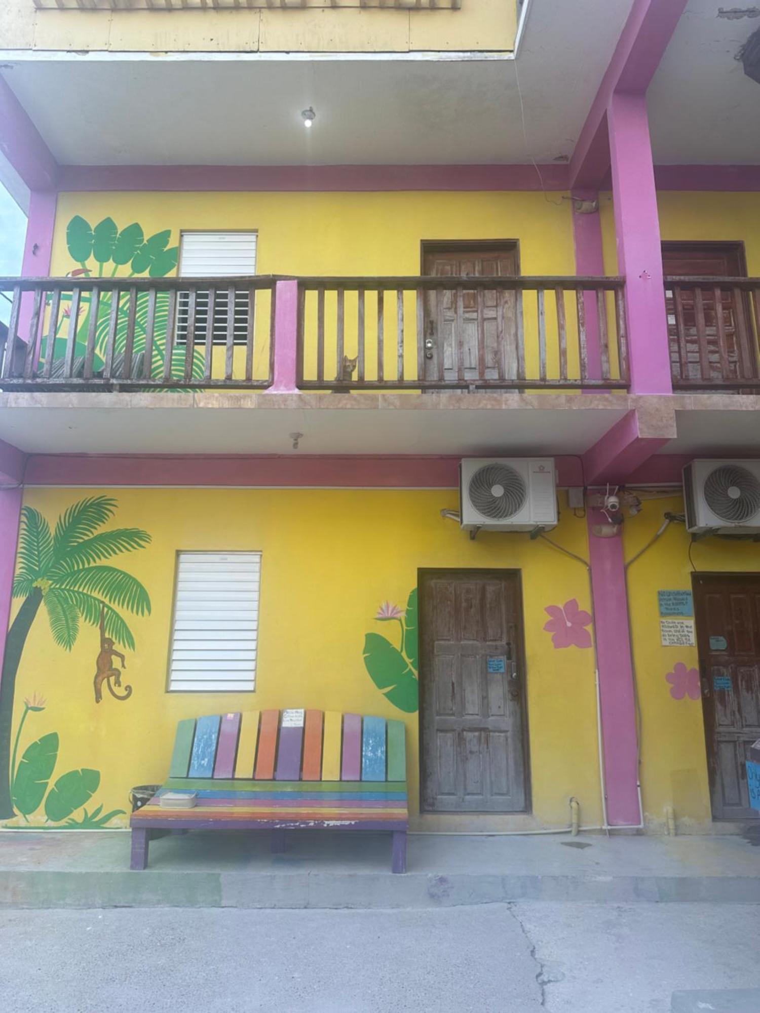 Travellers Palm Backpackers Hostel Caye Caulker Exterior photo