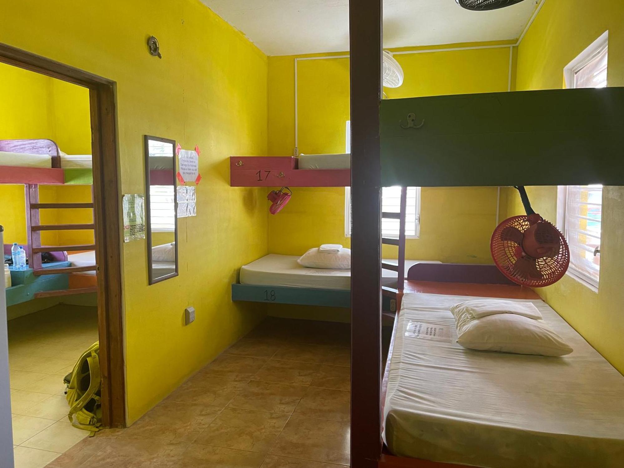 Travellers Palm Backpackers Hostel Caye Caulker Exterior photo