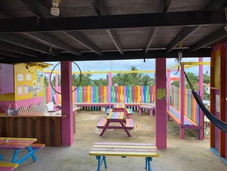 Travellers Palm Backpackers Hostel Caye Caulker Exterior photo
